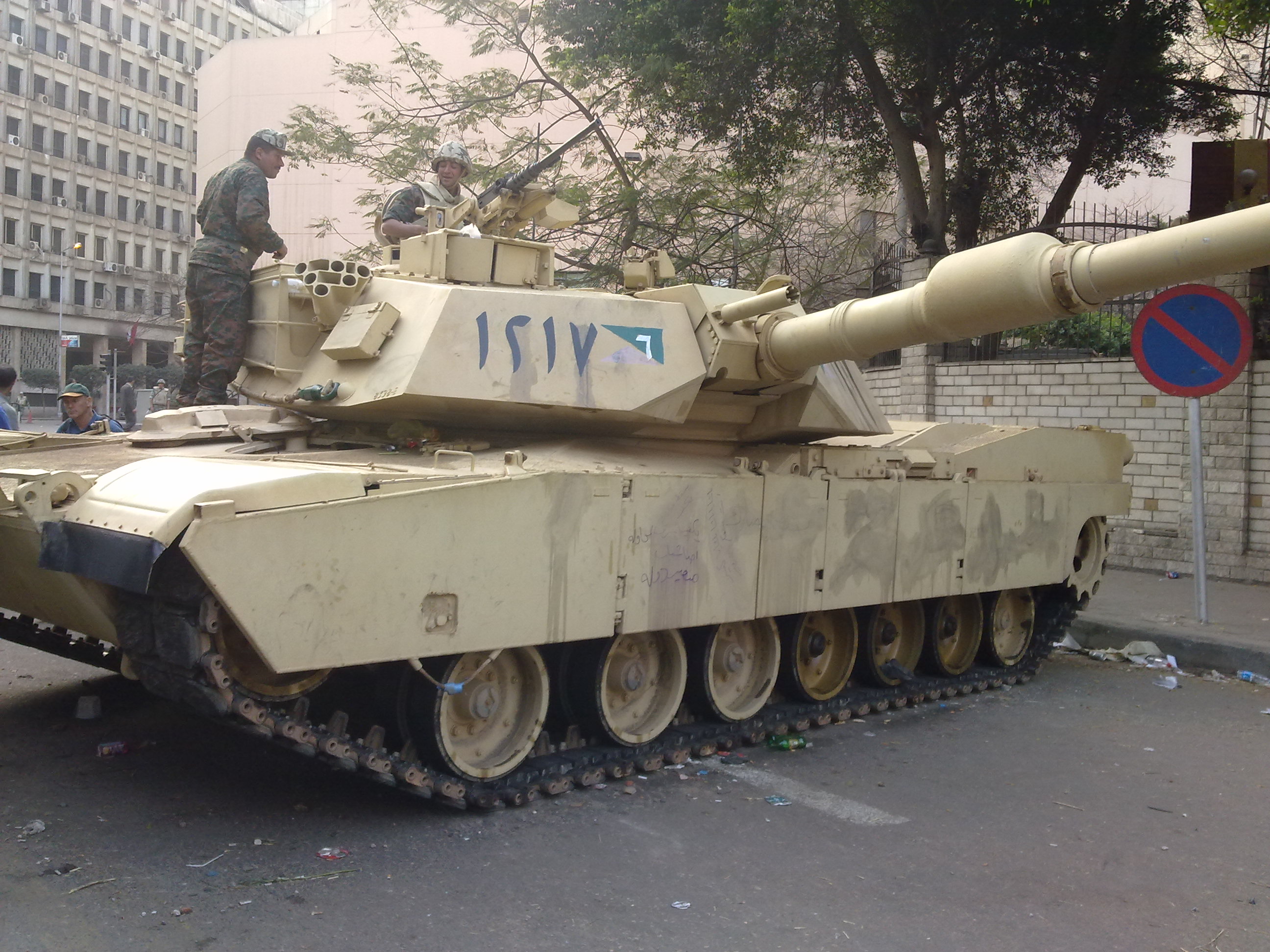 Egyptian_Tank_in_the_streets_of_Cairo_February_2011.jpg