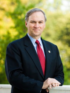 Randy_Forbes,_official_Congressional_photo_portrait,_standing