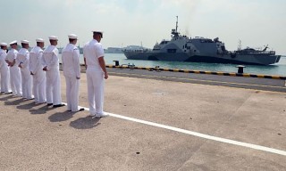 USS Freedom arrives in Singapore on April, 18 2013. US Navy Photo