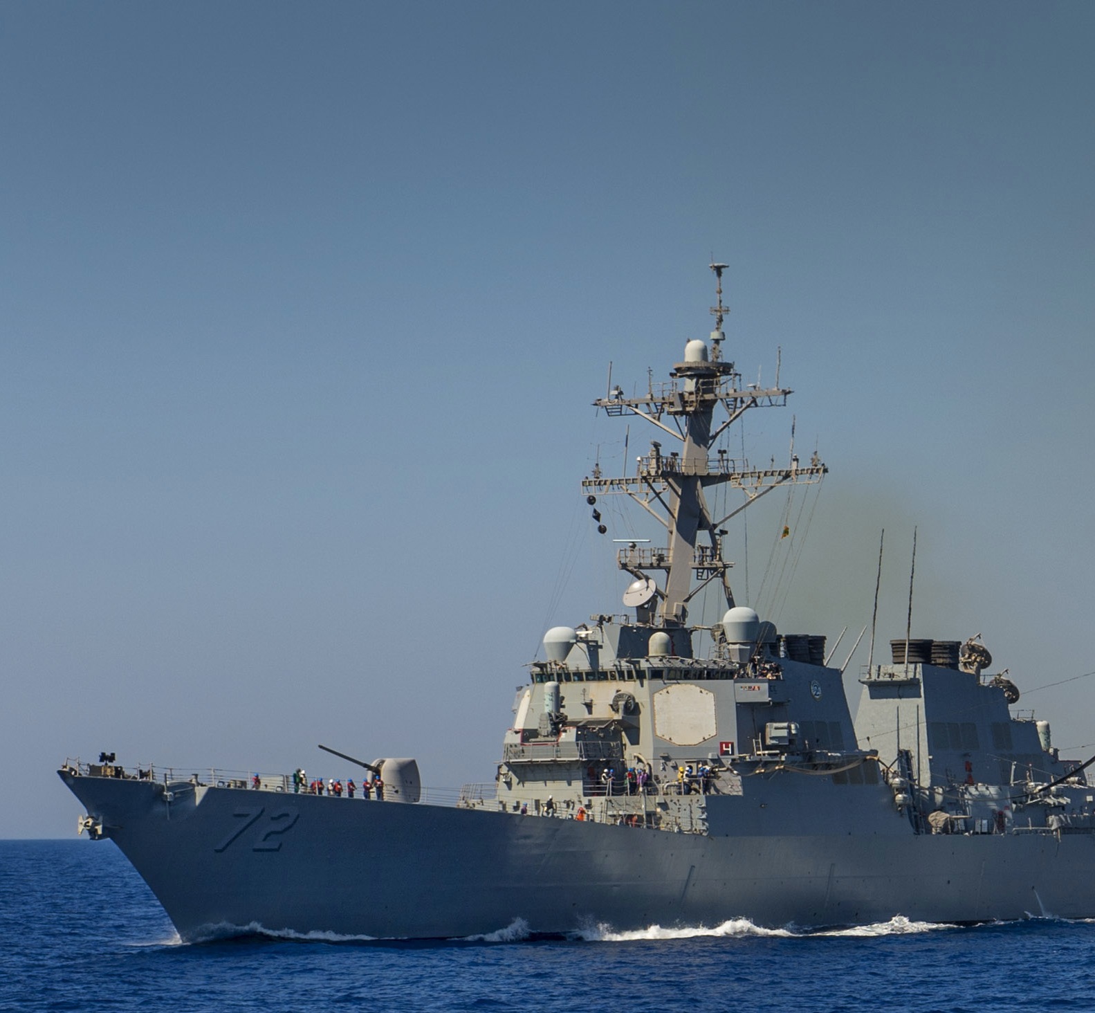 USS Mahan (DDG-72) conducts a replenishment-at-sea in April 2013. 