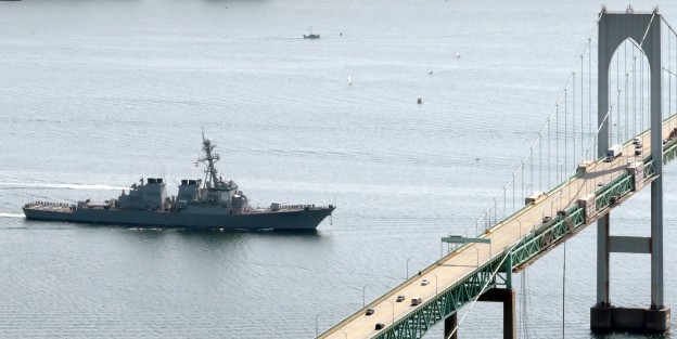 SS Mahan (DDG-72) prepares to pass under the Pell Clairborne Bridge in 2011. 