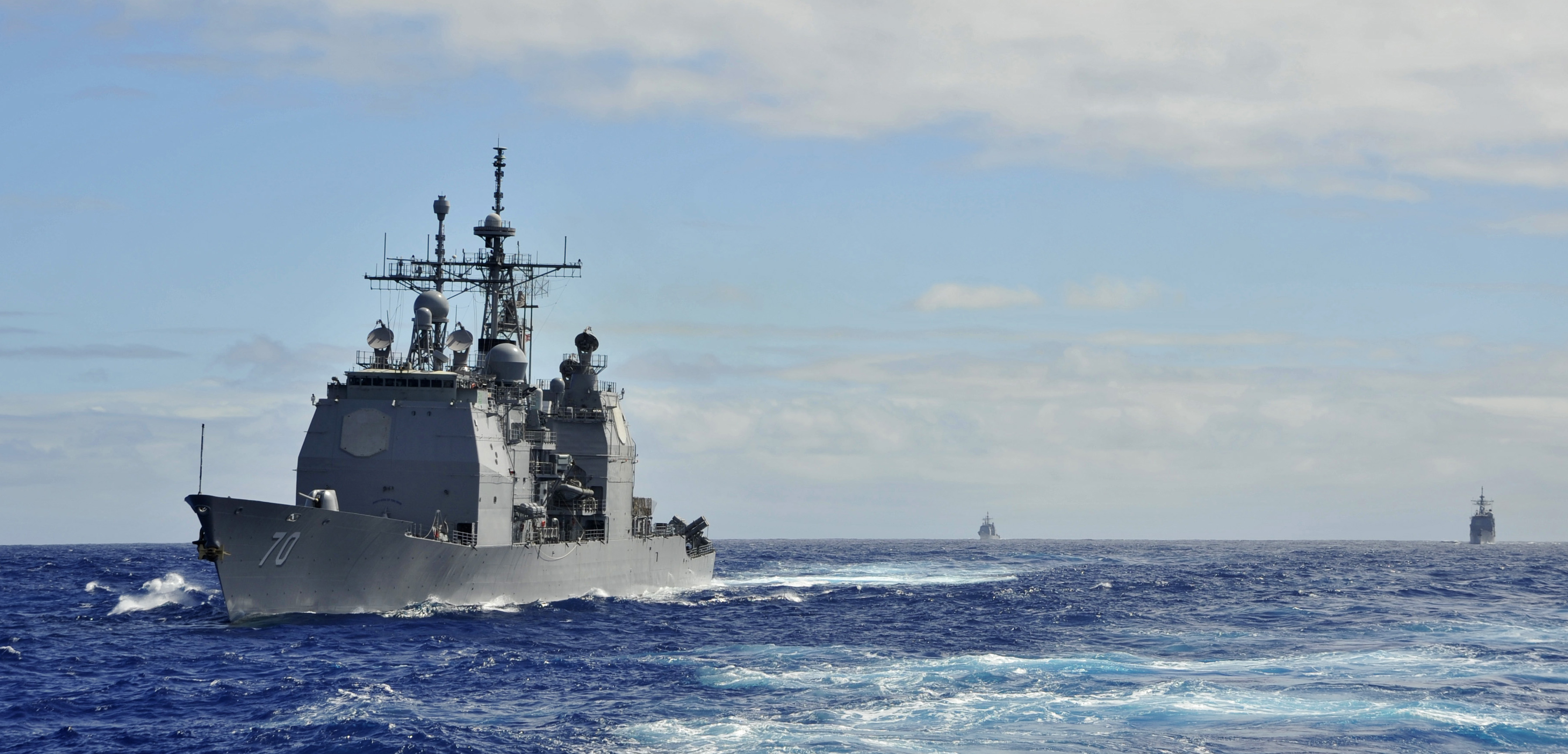 USS Lake Erie (CG-70) operates with other cruisers off the coast of Hawaii on Jan. 27, 2014. US Navy Photo