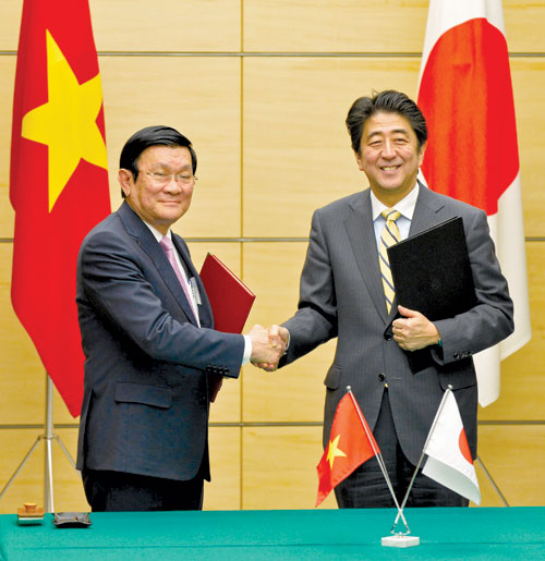 Japanese Prime Minister Shinzo Abe and Vietnamese President Truong Tan Sang on March 18, 2014. 
