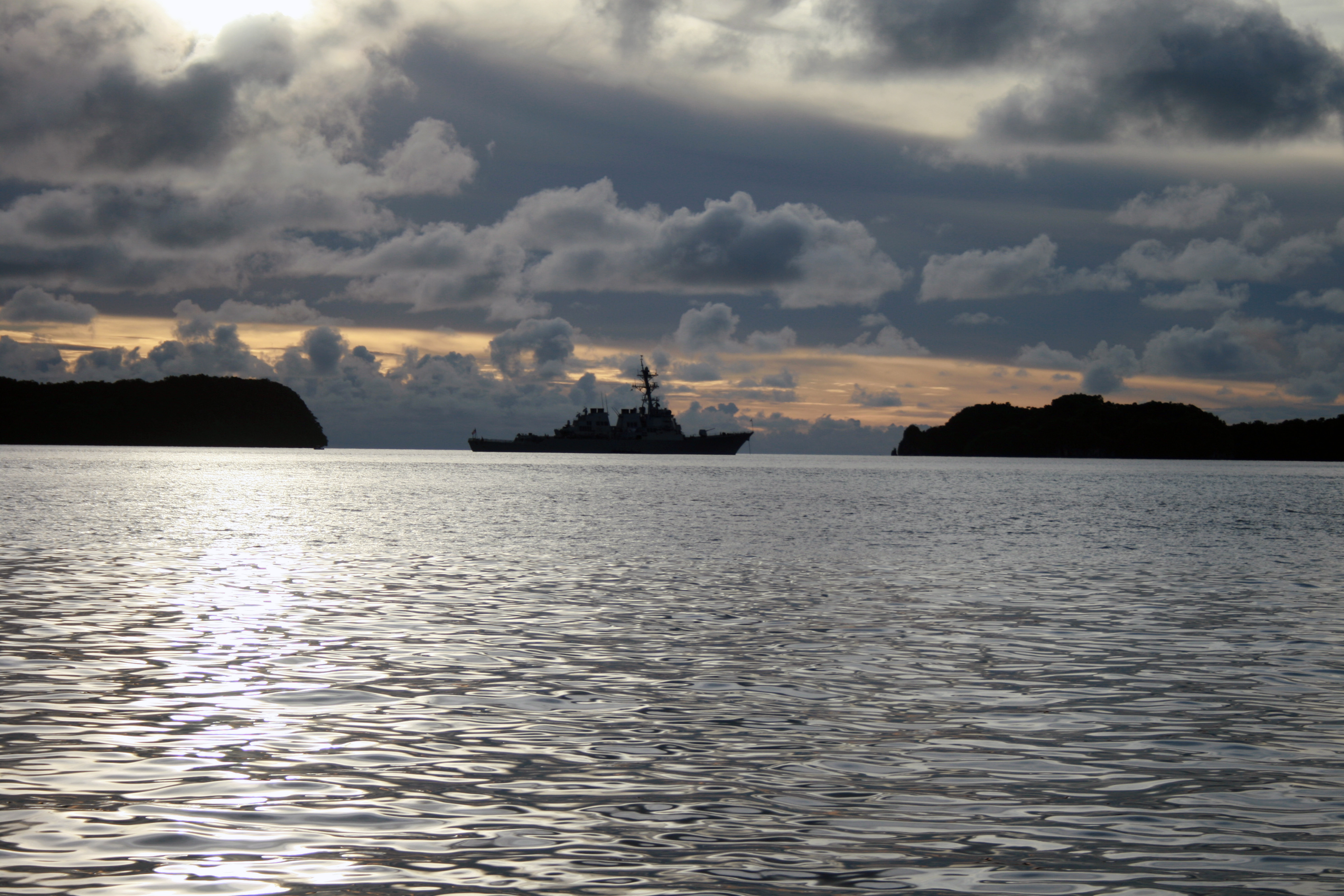 USS Benfold (DD 65) is at anchor off Koror, Republic of Palau in 2012. US Navy Photo
