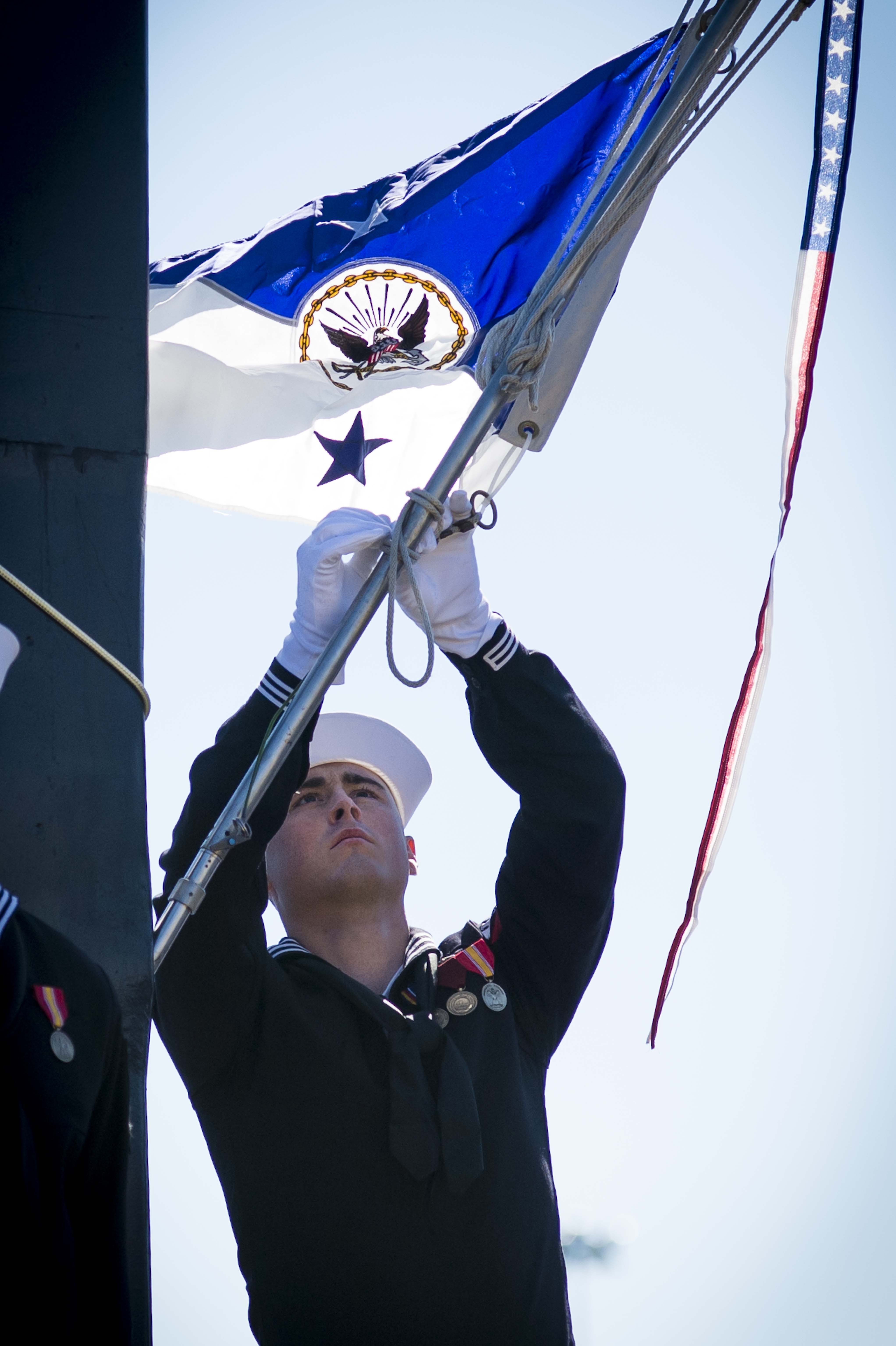A quartermaster raises the Chief of Naval Operations (CNO) flag above the Virginia-class attack submarine USS North Dakota (SSN-784) on Oct. 25, 2014. US Navy Photo