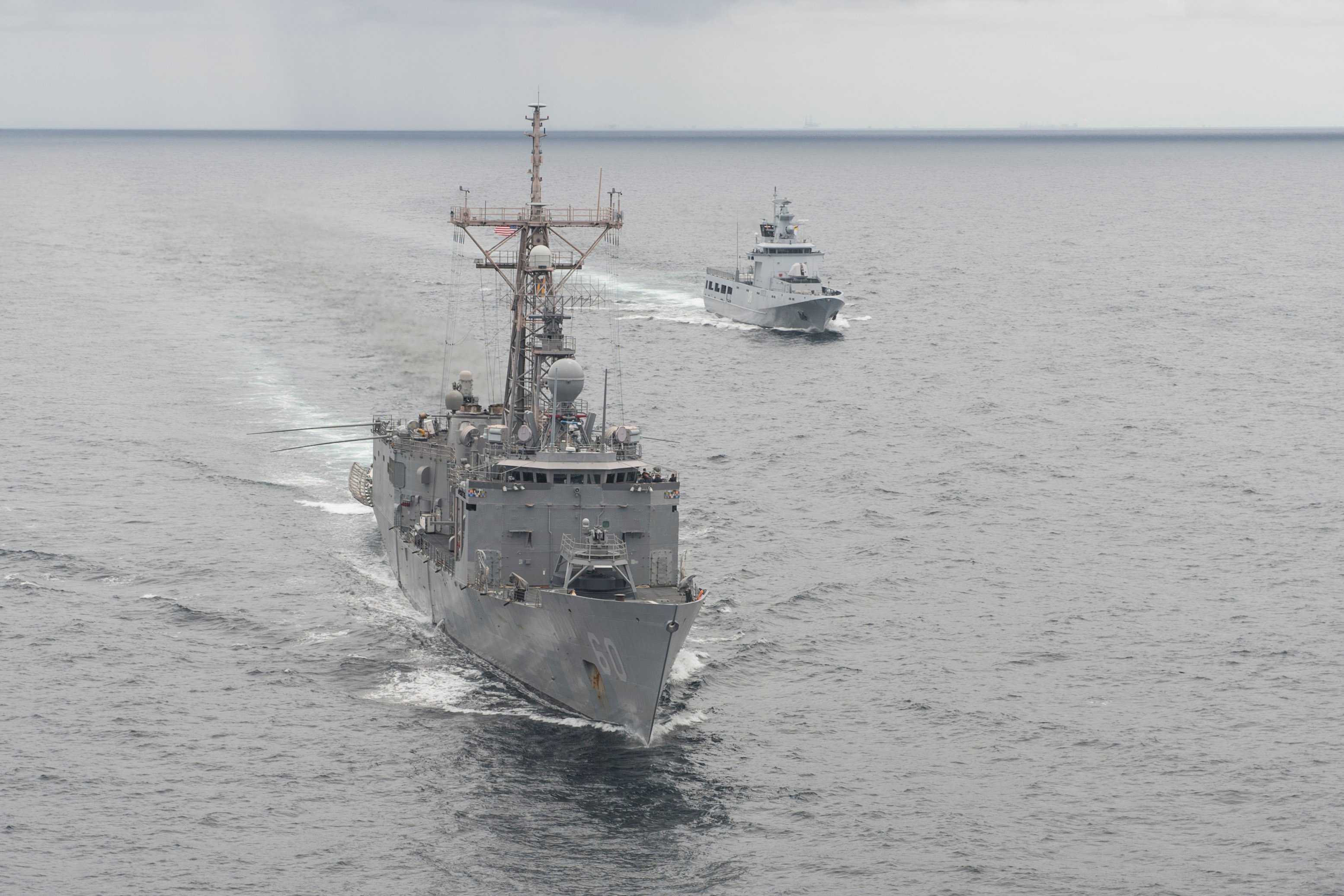 Oliver Hazard Perry-class guided-missile frigate USS Rodney M. Davis (FFG-60) and Royal Brunei Navy Darussalam-class offshore patrol vessel KDB Darulaman (PV-08) on Nov. 12, 2014 . US Navy Photo