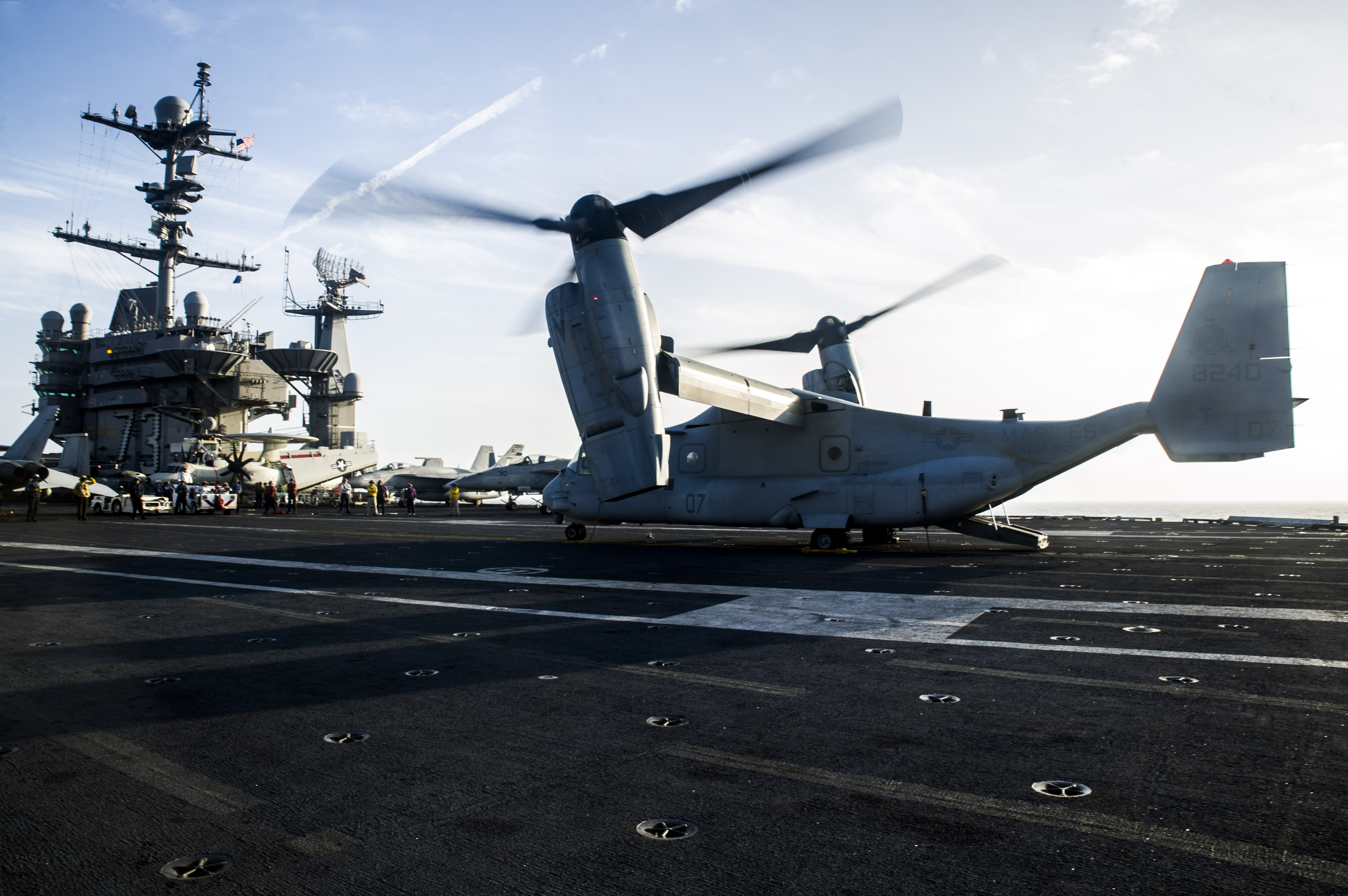 An MV-22 Osprey tiltrotor aircraft USS George Washington (CVN-73). US Navy Photo