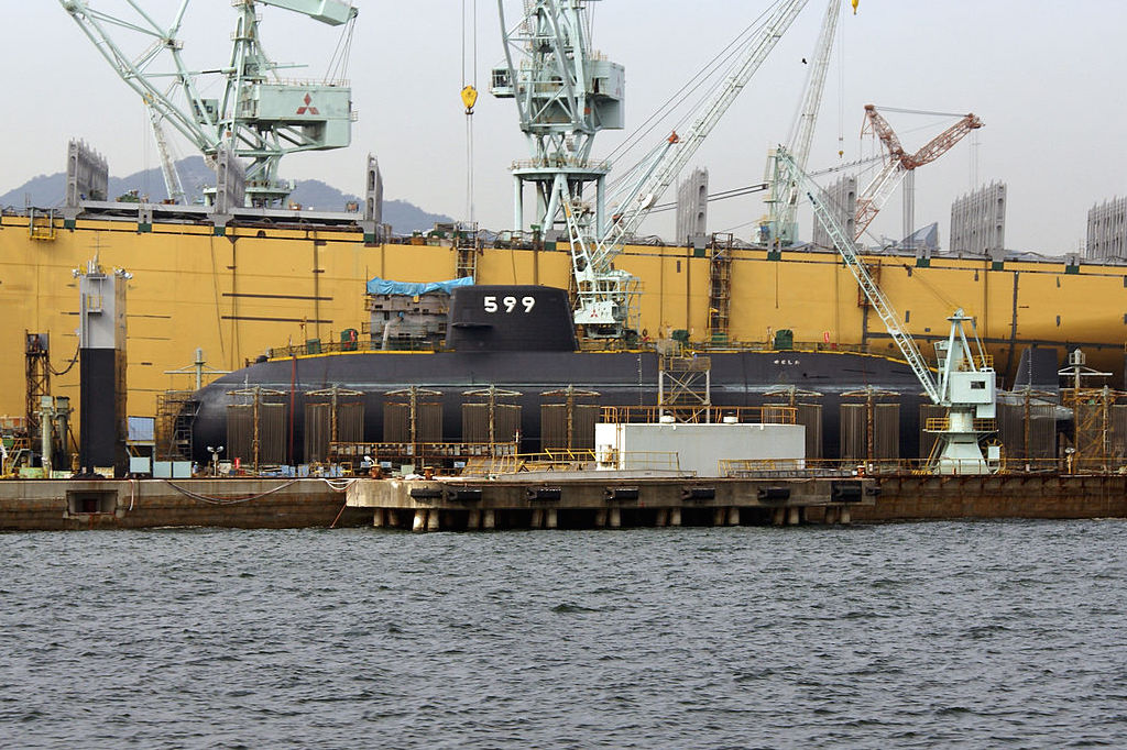  Mitsubishi Heavy Industries Kobe Shipyard & Machinery Works of Kobe Harbor in Kobe, Hyogo prefecture, Japan in 2006. via Wikipedia