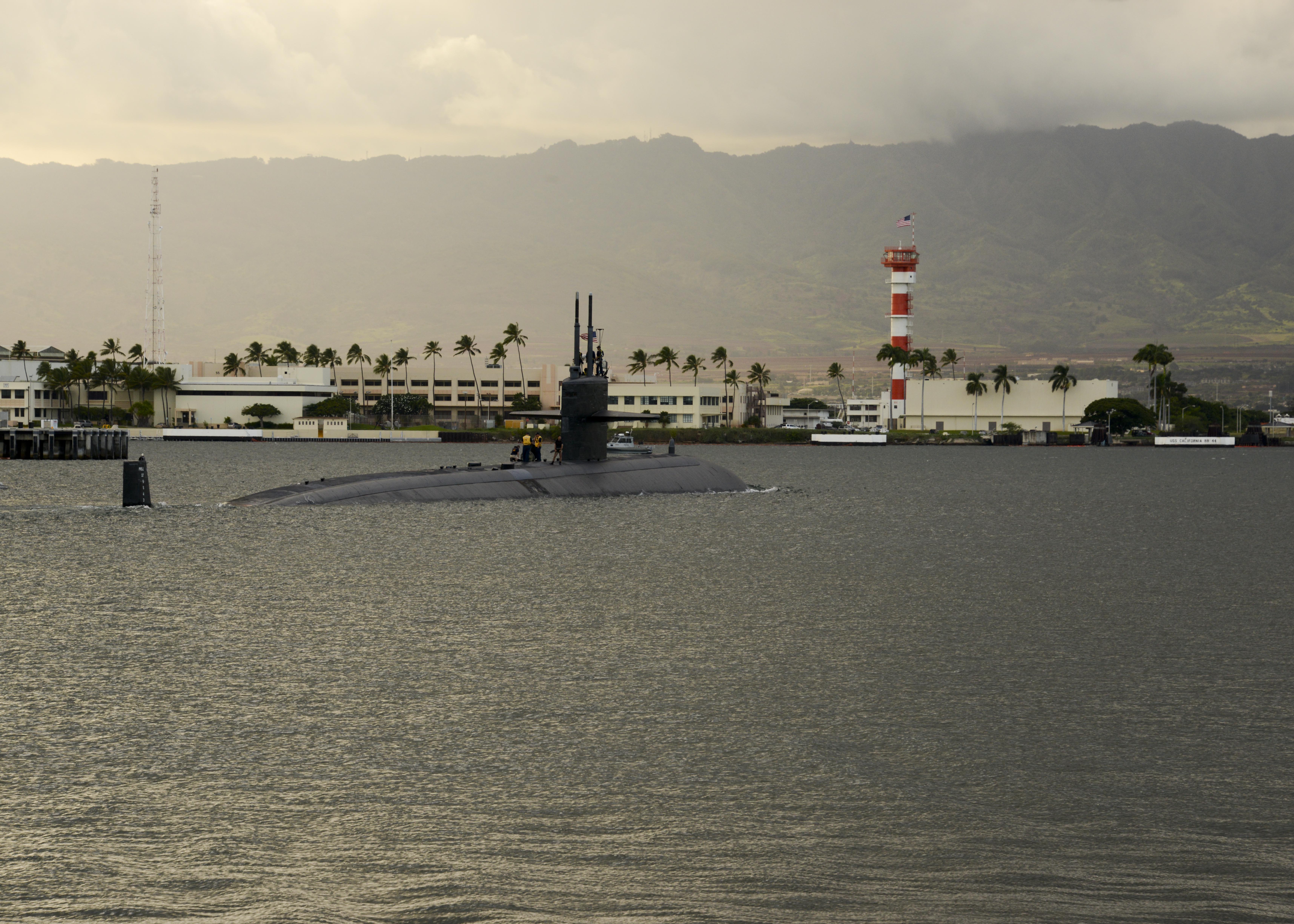 The Los Angeles-class fast attack submarine USS La Jolla (SSN 701) departs the submarine piers at Joint Base Pearl Harbor-Hickam for the last time on Oct. 15, 2014. US Navy photo.
