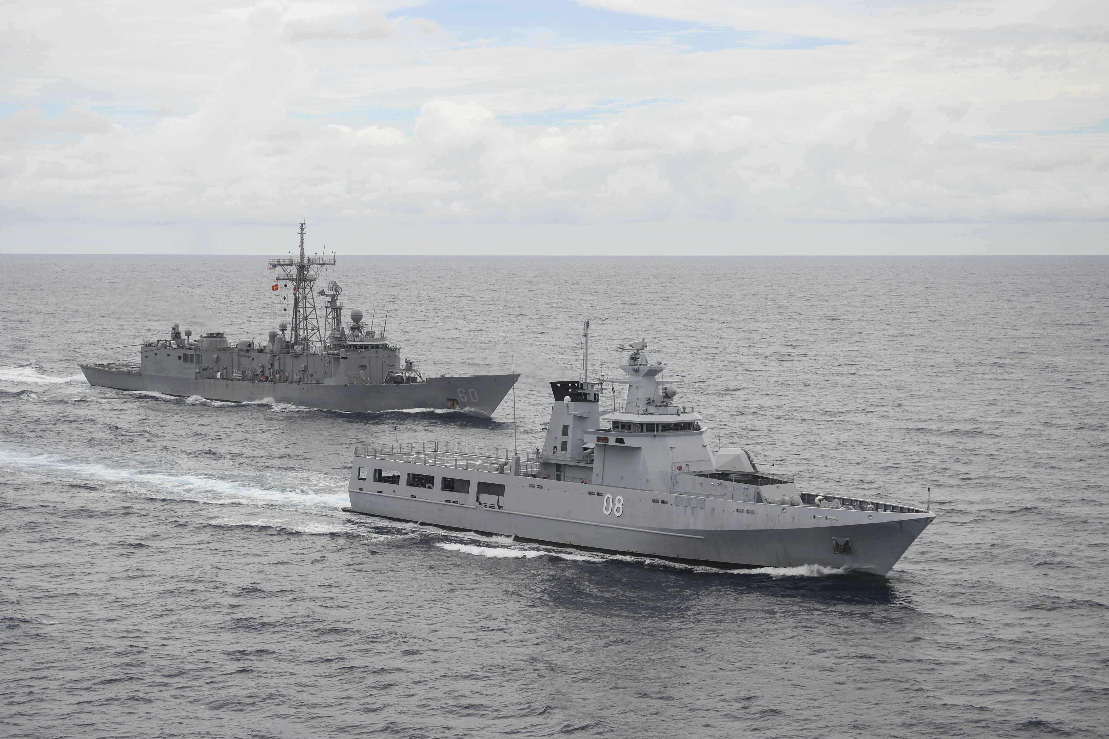 USS Rodney M. Davis (FFG-60), top, and the Royal Brunei Navy Darussalam-class offshore patrol vessel KDB Darulaman (PV 08) conduct maneuvering exercises while participating in Cooperation Afloat Readiness and Training (CARAT) Brunei 2014. US Navy Photo
