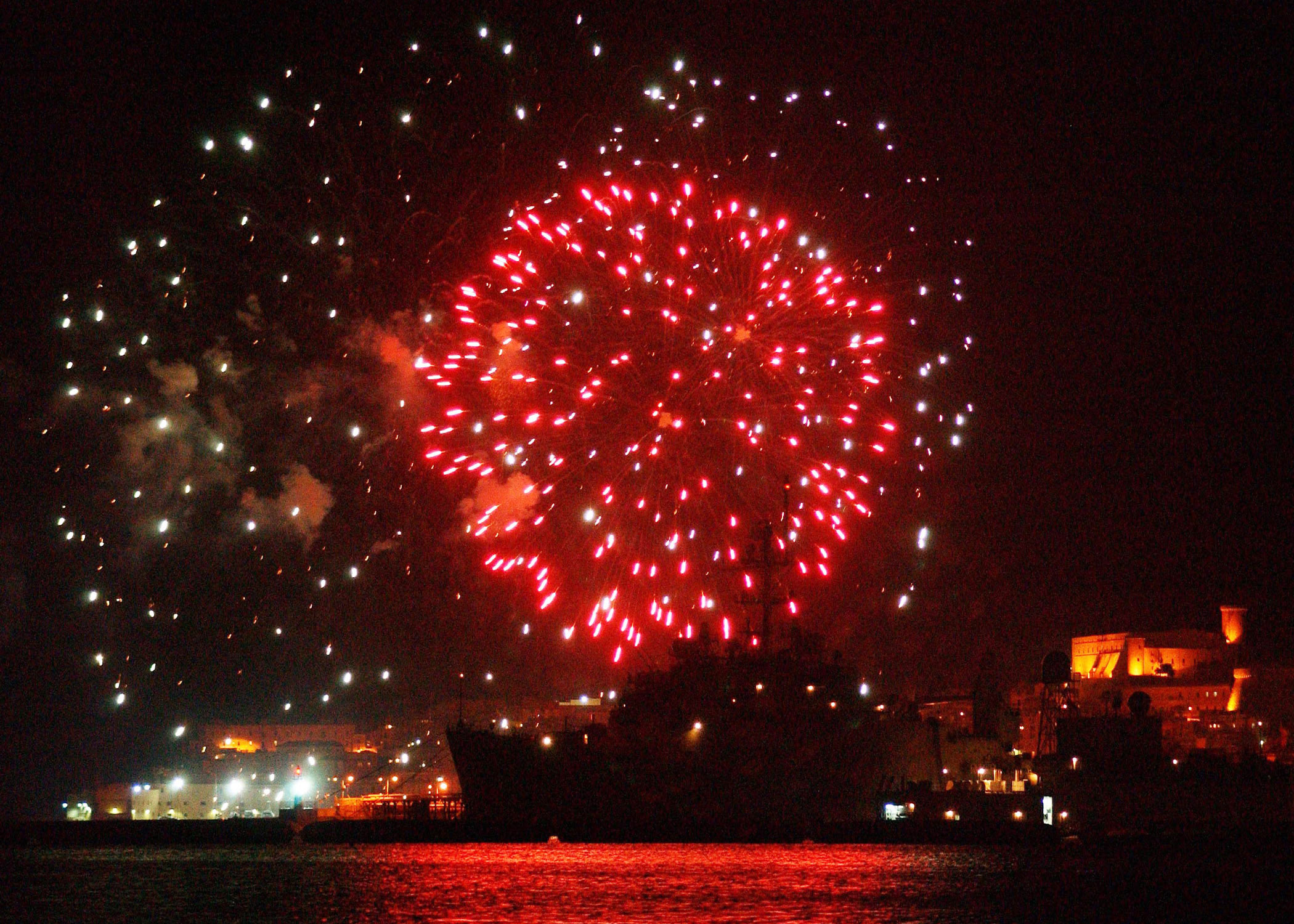 Sailors from the Sixth Fleet staff, USS La Salle (AGF-3), Naval Support Activity Gaeta, their dependants, and local Italian nationals enjoy a Independence Day July 4th fireworks display in 2003. US Navy Photo