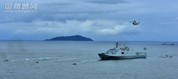 Chinese amphibious warship Changbaishan deploys what appear to be several ZBD-05 infantry fighting vehicles as part of Joint Sea 2015. Chinese MoD Photo