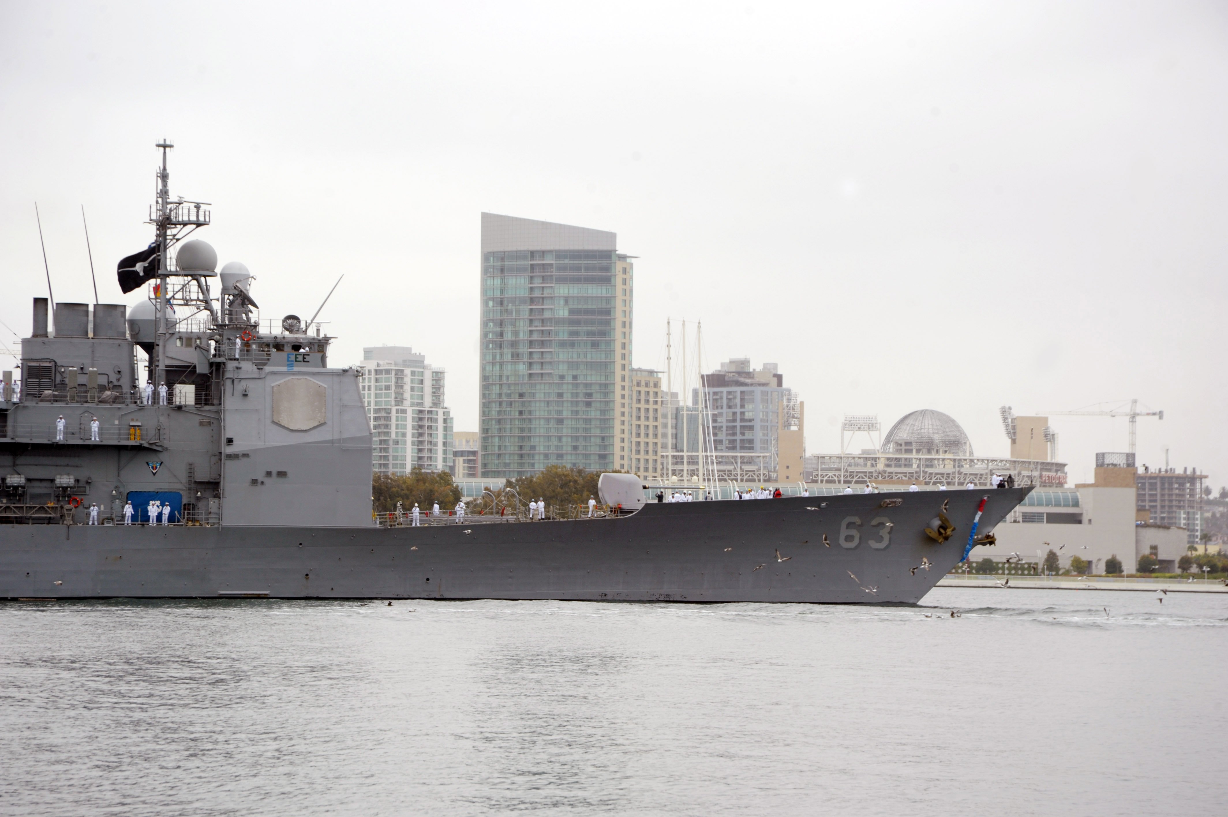 USS Cowpens (CG 63) returns to San Diego following a deployment to the western Pacific in 2014. US Navy Photo