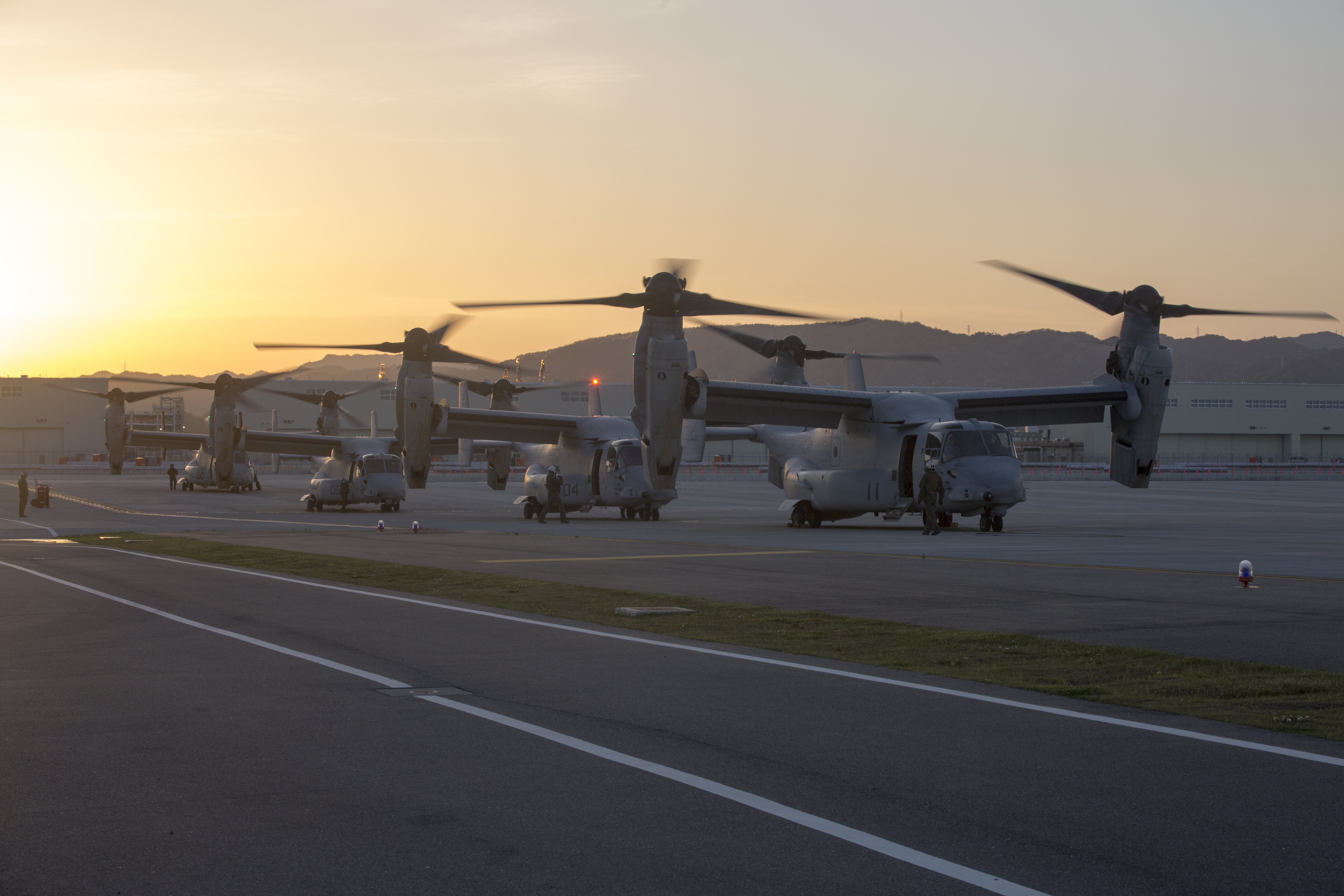 Four MV-22B Osprey aircraft from Marine Medium Tilitrotor Squadron (VMM) 265 attached to the 31st Marine Expeditionary Unit arrive at Marine Corps Air Station Iwakuni, Japan, in support of the Government of Japan’s relief efforts following an earthquake near Kumamoto. US Navy photo.