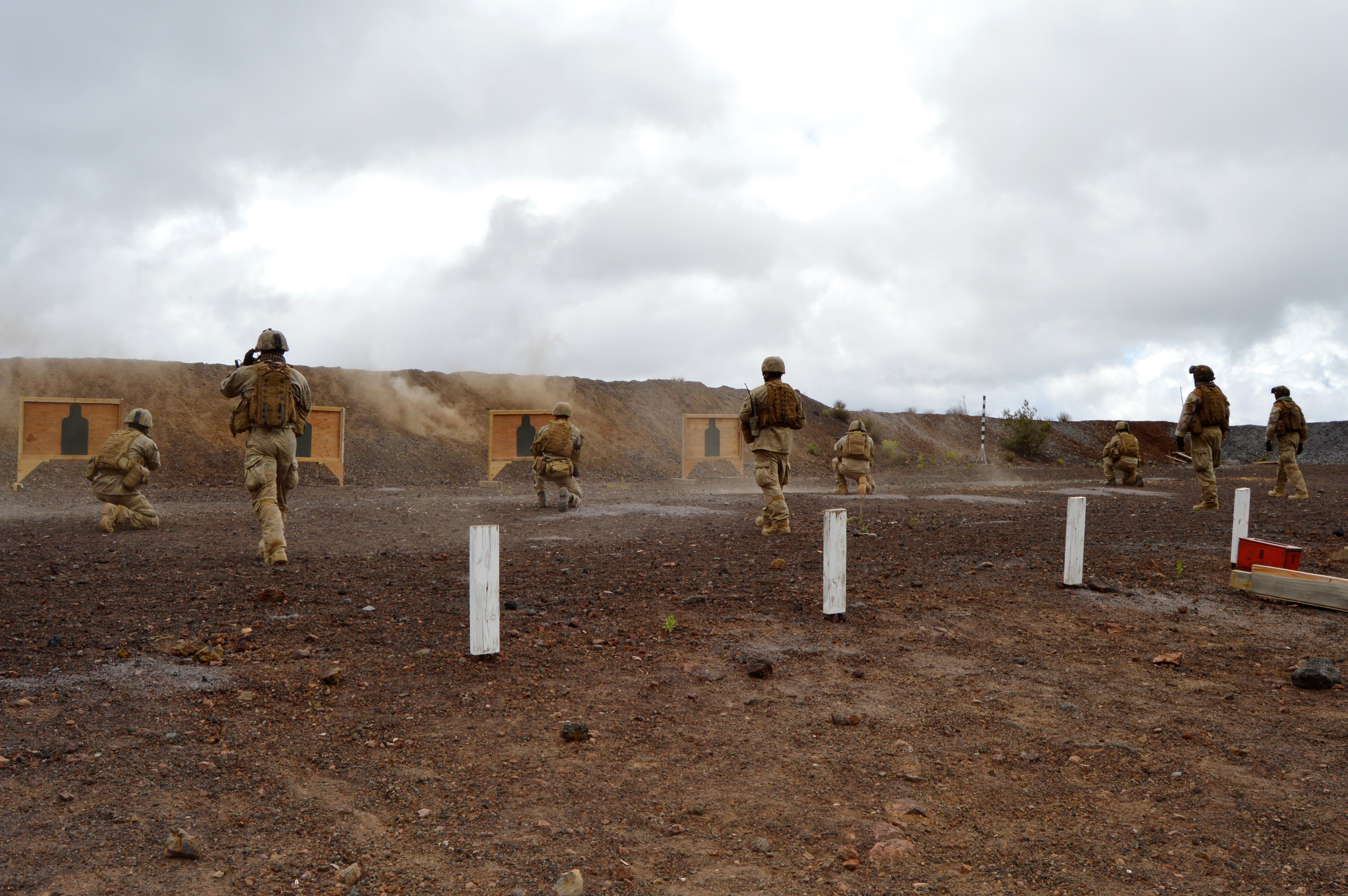 Soldiers from the Royal New Zealand Army practice individual small arms skills at the Pohakuloa Training Area Range 8 on July 17, 2016 during the Rim of the Pacific exercise. USNI News photo.