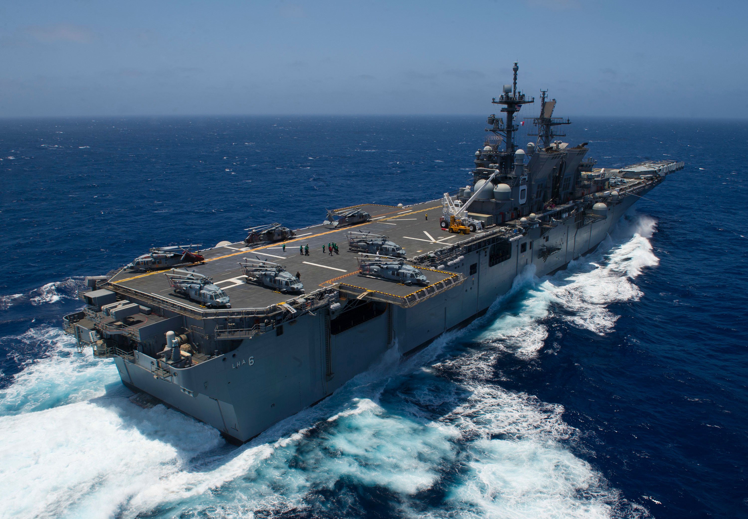 The amphibious assault ship USS America (LHA 6) conducts flight operations while underway to Rim of the Pacific (RIMPAC) 2016. US Navy photo.