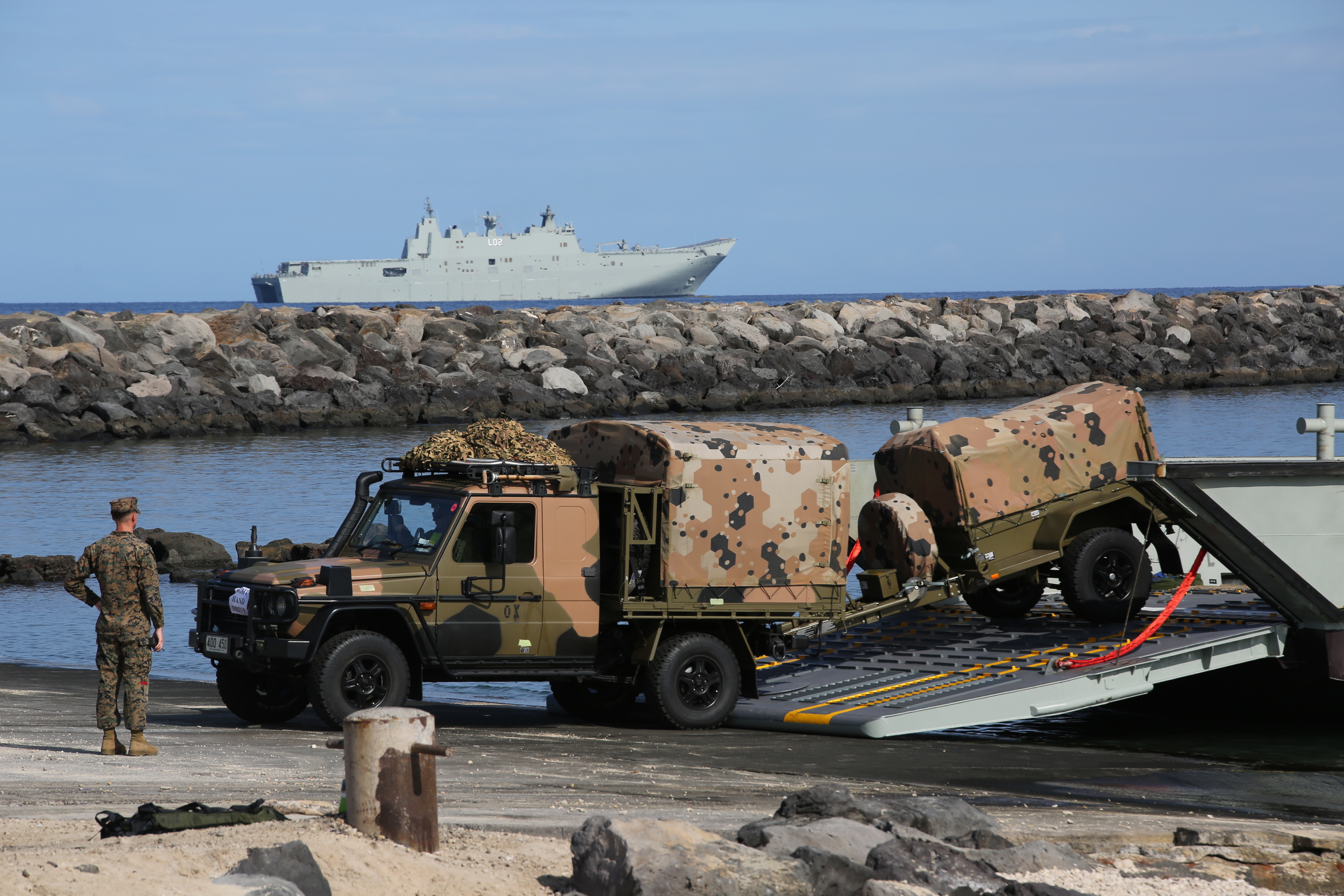 Australian soldiers with 2nd Battalion, Royal Australian Regiment debark Her Majesty’s Australian Ship HMAS Canberra and come ashore at Kawaihae Pier, Hawaii, July 12, 2016, to participate in Rim of the Pacific 2016, a multinational military exercise. US Marine Corps photo.