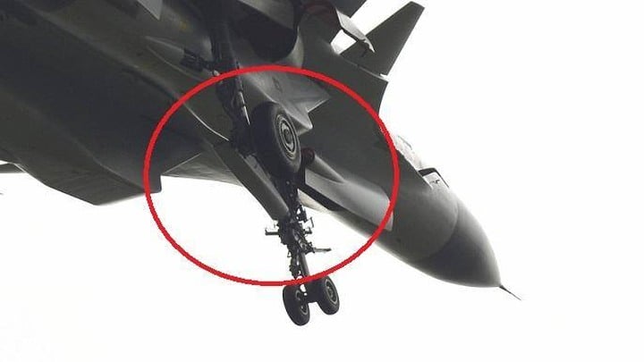 A photo from the Chinese language Internet showing the nose gear of a J-15 Shenyang thought to be designed for carrier operations. 