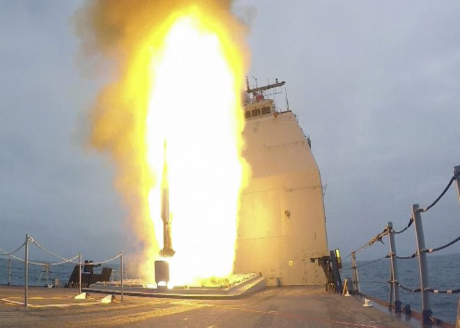 Video: Cruiser USS Lake Erie Launches Missile in Exercise