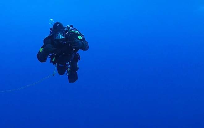 Video: U.S. Navy, Coast Guard Divers Swim Beneath Arctic Ice