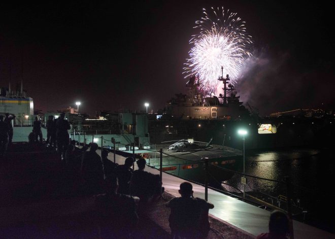 Photo Gallery: Independence Day and the Sea Services - USNI News