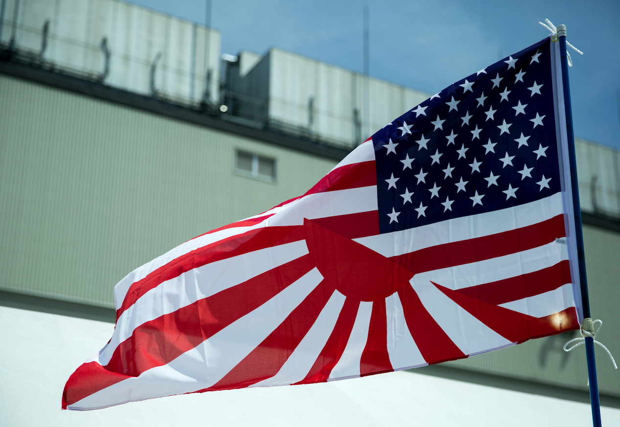 Япония является сша. Флаги us eu Japan. Почему Япония служит США. USA Japan Korea. В Японии не держат щла на США.