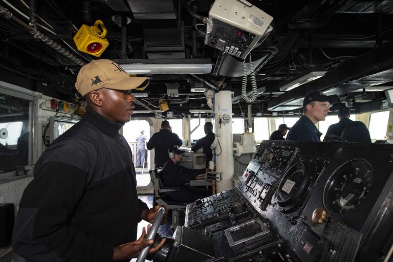Navy Reverting DDGs Back to Physical Throttles, After Fleet Rejects ...