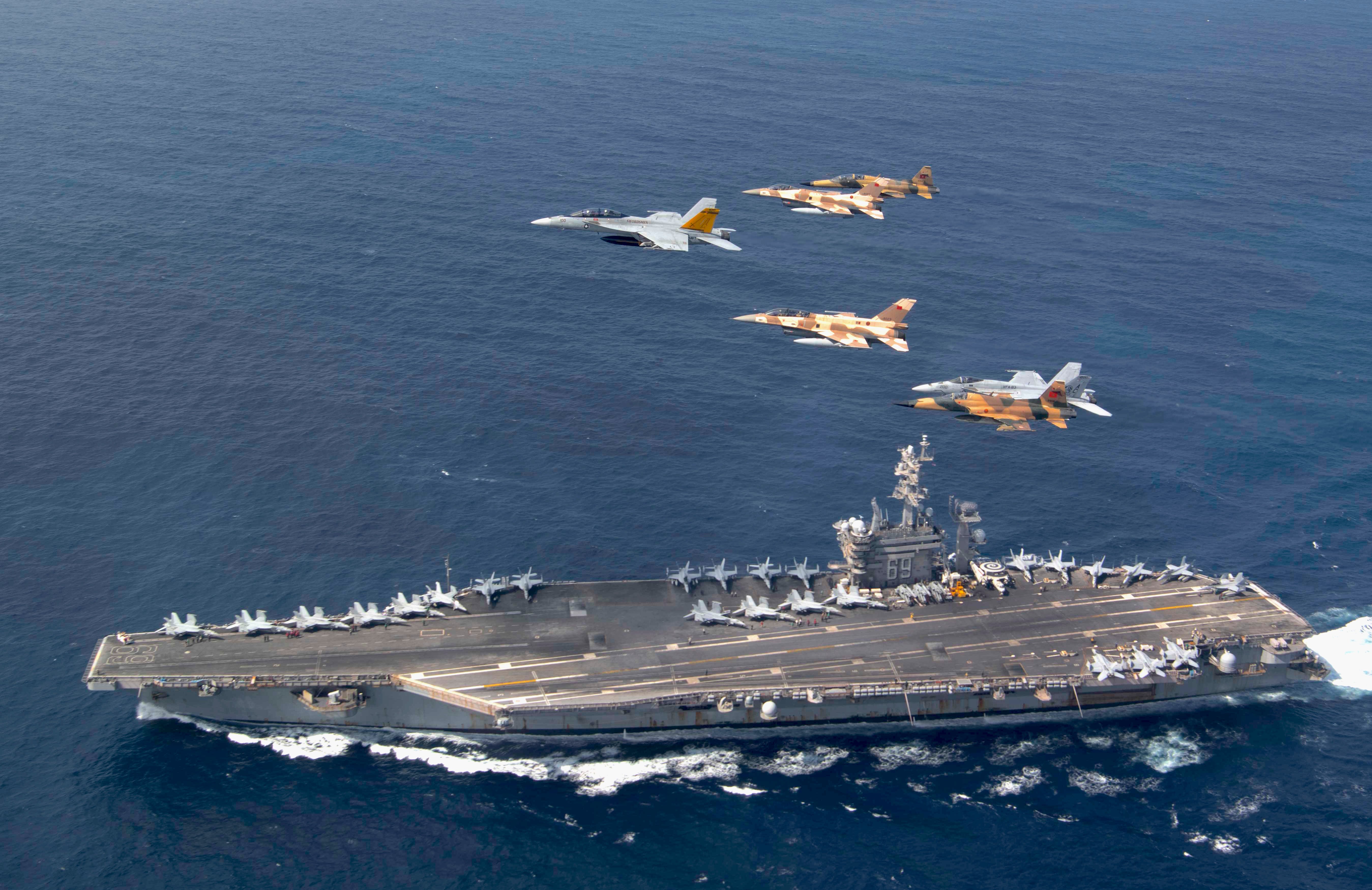 Дуайт эйзенхауэр авианосец. USS Dwight d. Eisenhower (CVN 69) deployment - CENTCOM.