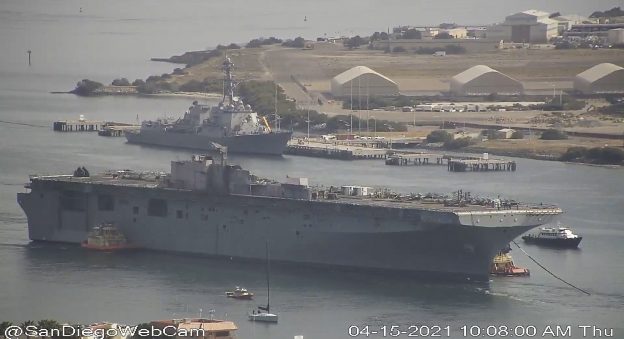 Former USS Bonhomme Richard Towed from San Diego Ahead of Scrapping ...