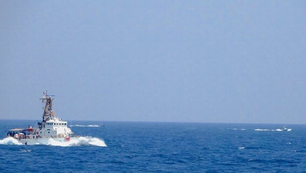 UPDATED: U.S. Ships Fired Shots to Warn Off 13 Iranian Fast Boats ...