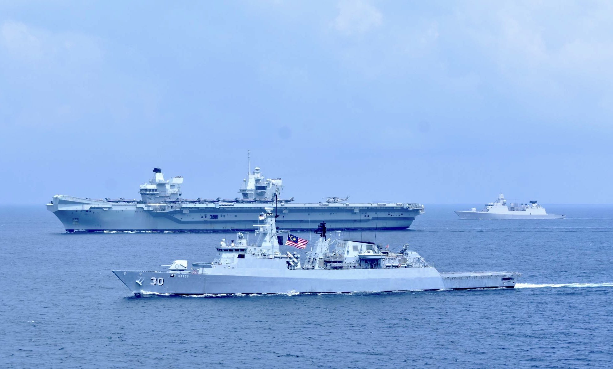 Deqenereret klinke garn U.K. Carrier HMS Queen Elizabeth Now on the Edge of the South China Sea -  USNI News