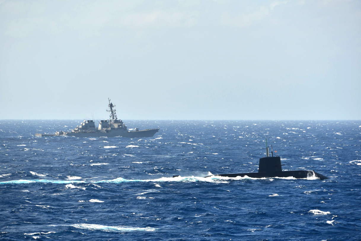 U.S. and Japanese Ships Hold Anti-Submarine Warfare Drills in the South China Sea
