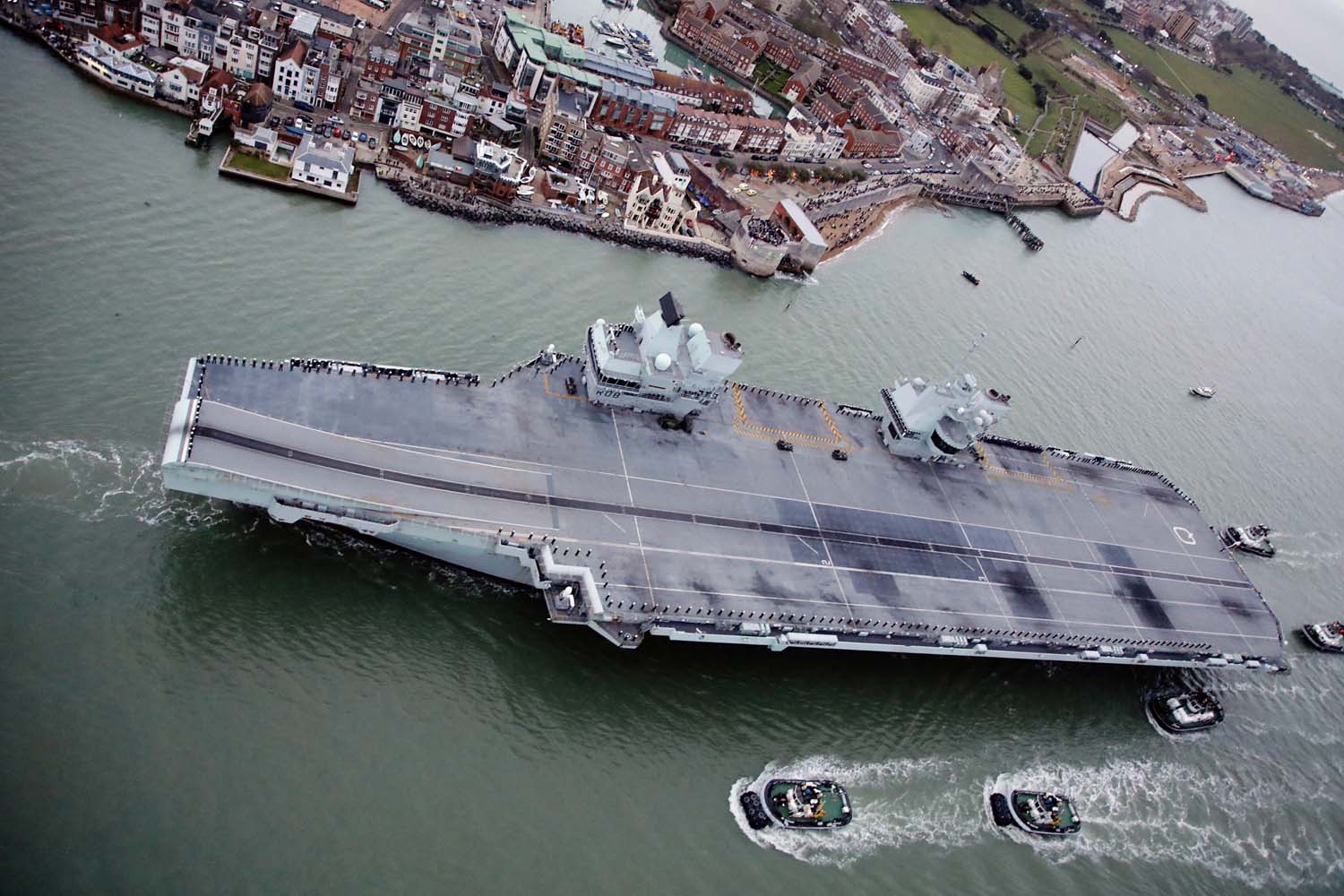 U.K. Carrier HMS Queen Elizabeth Wraps 7-Month Maiden Deployment ...