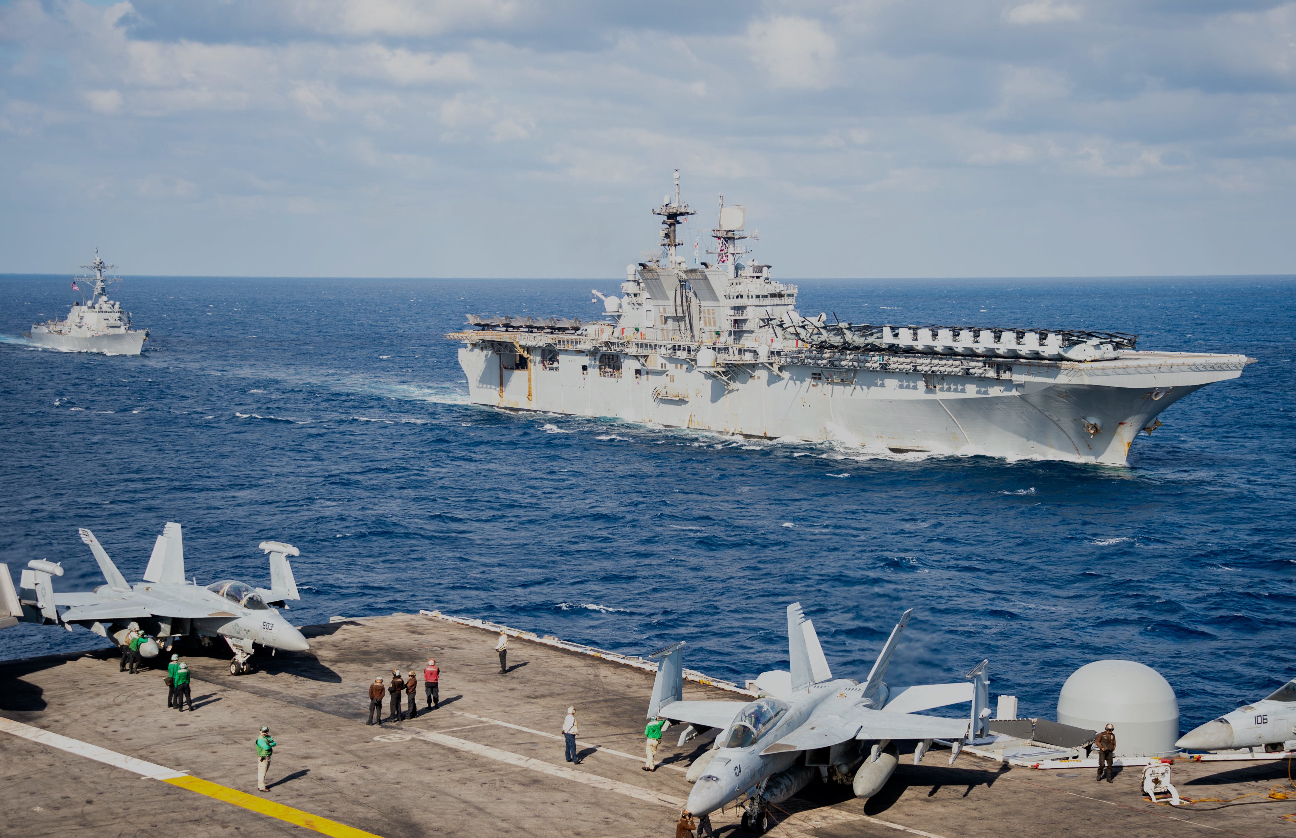 Морской корабль сша. Эскадра ВМС США. Морской флот США. Военно морской флот США. Военные корабли ВМС США.