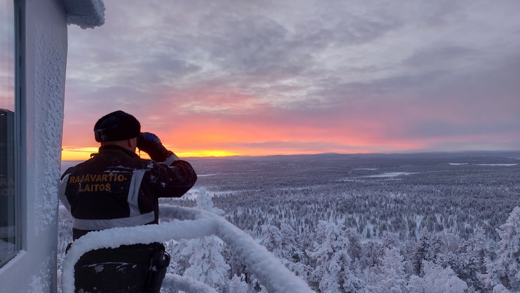 Suomi on varautunut pahimpaan, mutta ei näe Venäjän välitöntä uhkaa rajalleen, puolustusministeri sanoo