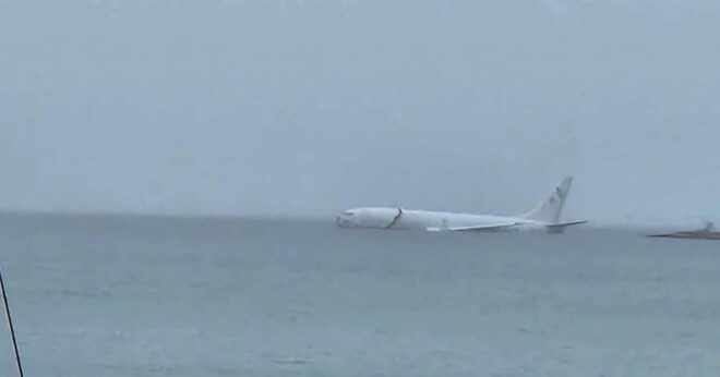 UPDATED: Navy P-8A Poseidon Overshoots Hawaiian Runway Splashes in Kaneohe Bay