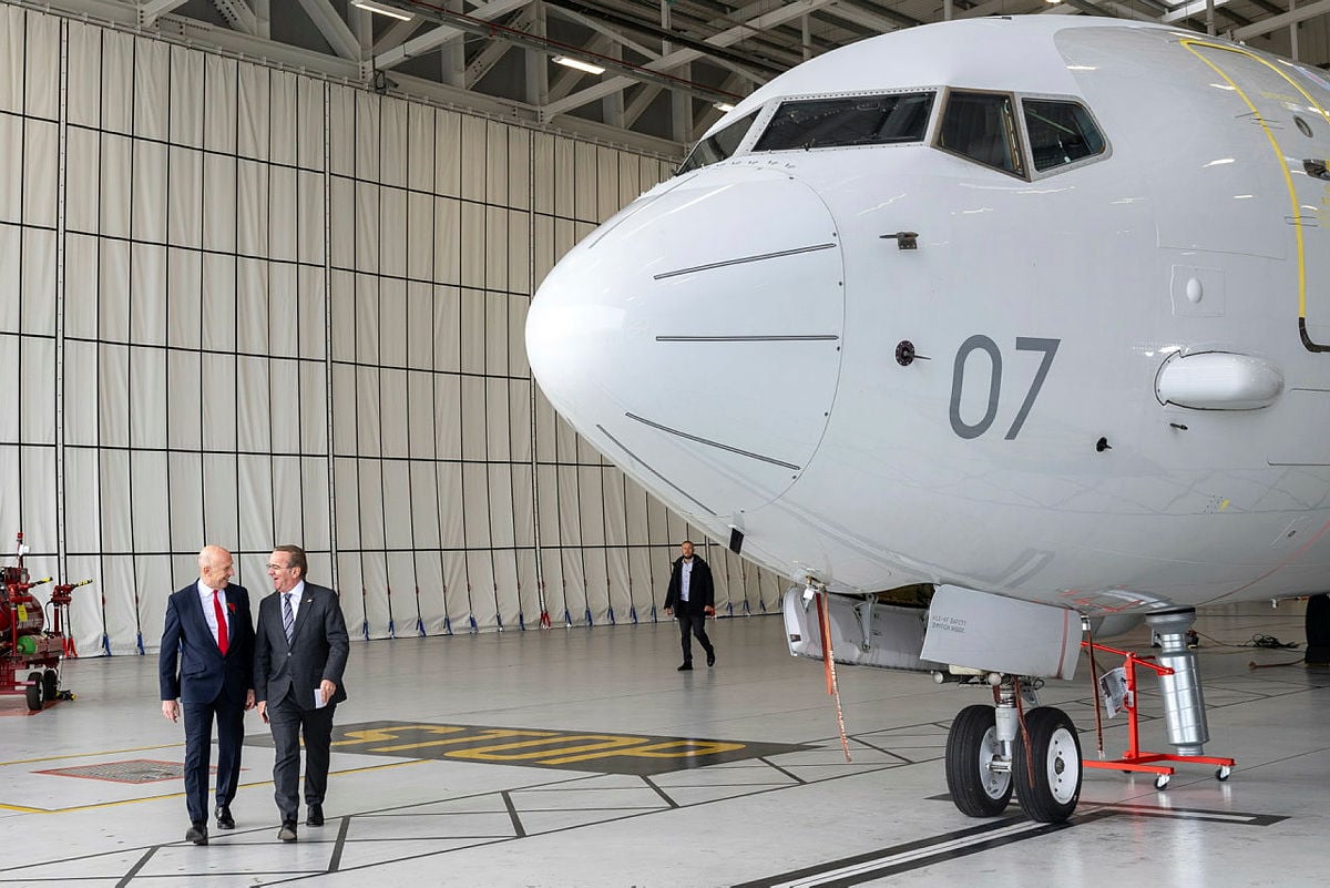 German P-8 Aircraft Head to U.K. Air Base to Track Russian Subs