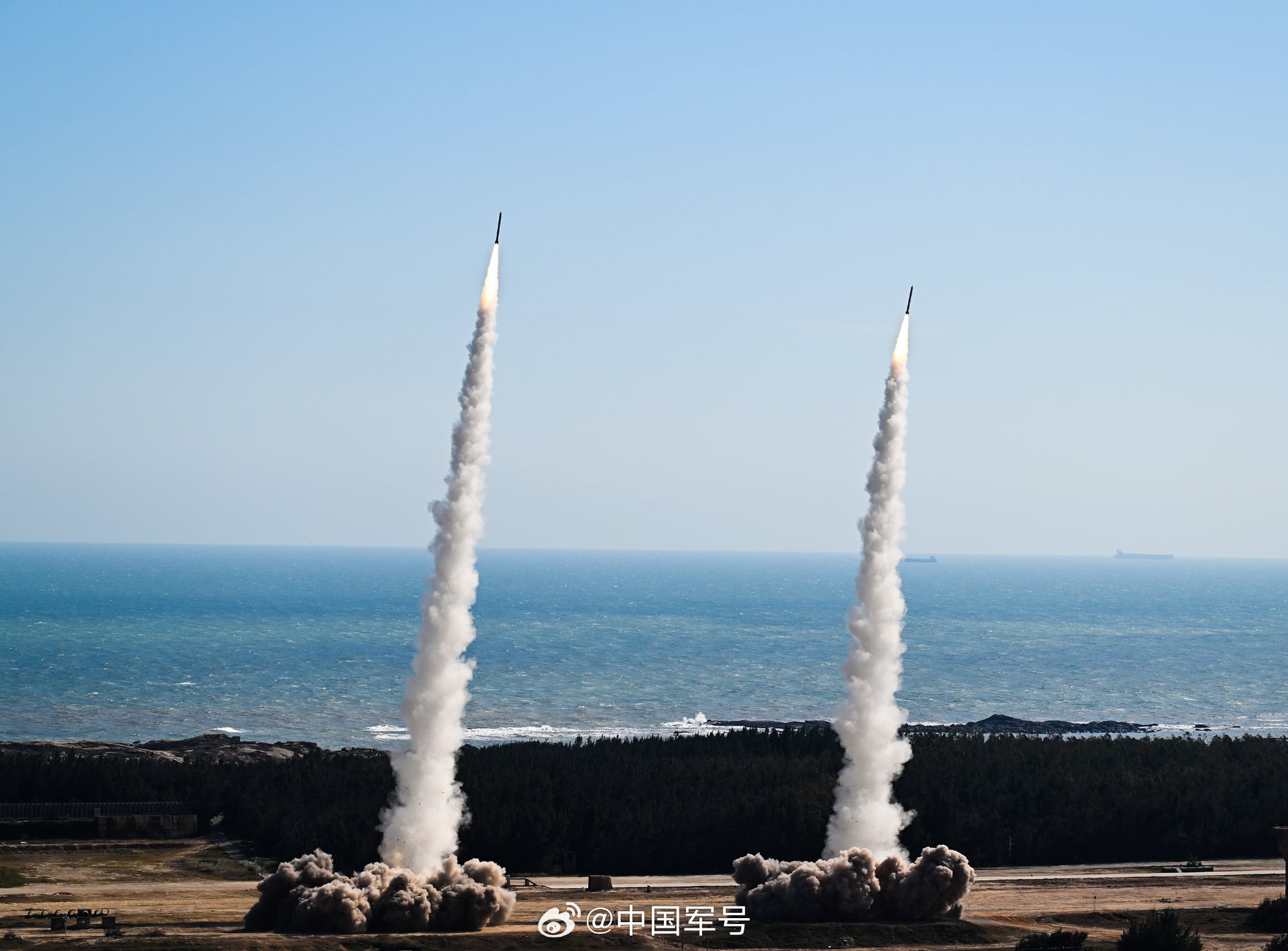 Chinese Forces Fire Rockets Near Taiwan, Practice Port Seizure with Amphibious Forces